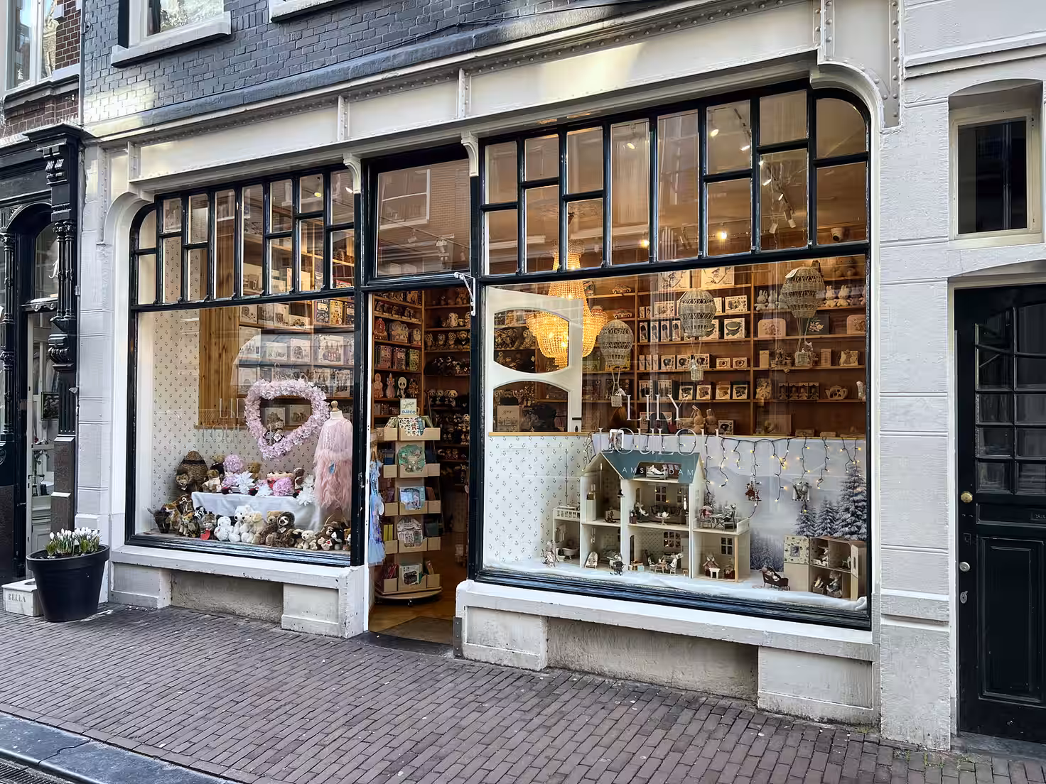 The charming storefront in De Negen Straatjes features pastel decorations and a display of unique gifts inviting customers in