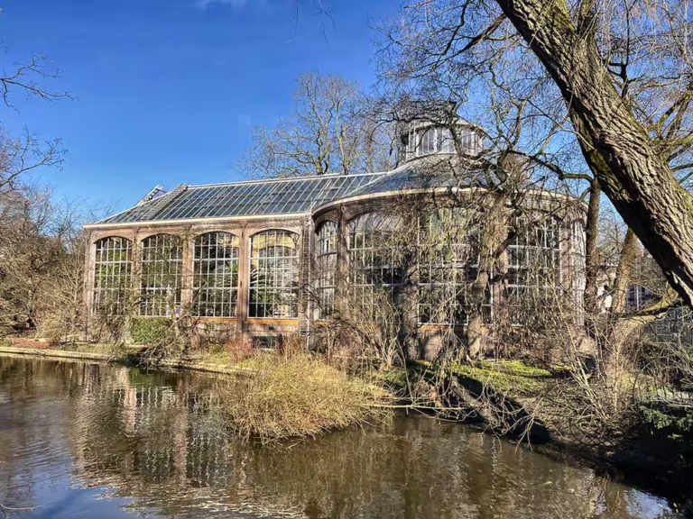 What can you see at Hortus Botanicus Amsterdam?